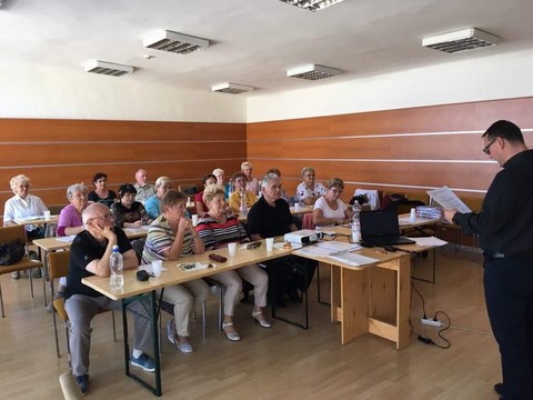 Országos szociális-karitatív alap és idősképzést tart a Katolikus Karitász