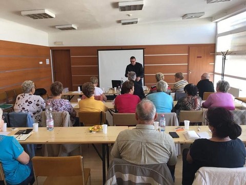 Országos szociális-karitatív alap és idősképzést tart a Katolikus Karitász