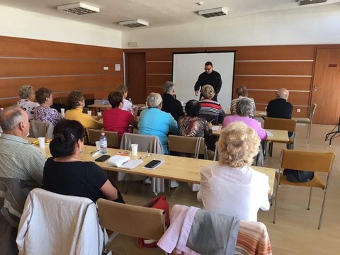 Országos szociális-karitatív alap és idősképzést tart a Katolikus Karitász