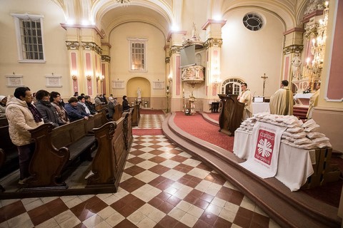 Kenyéráldással emlékeztek meg Szent Erzsébetről Veszprémben